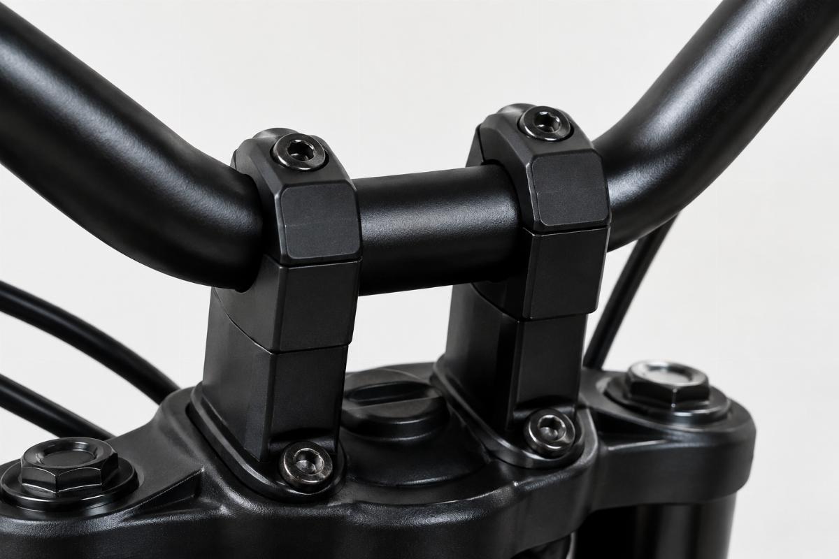 Close up of 1 inch riser mount section on black jackknife handlebars